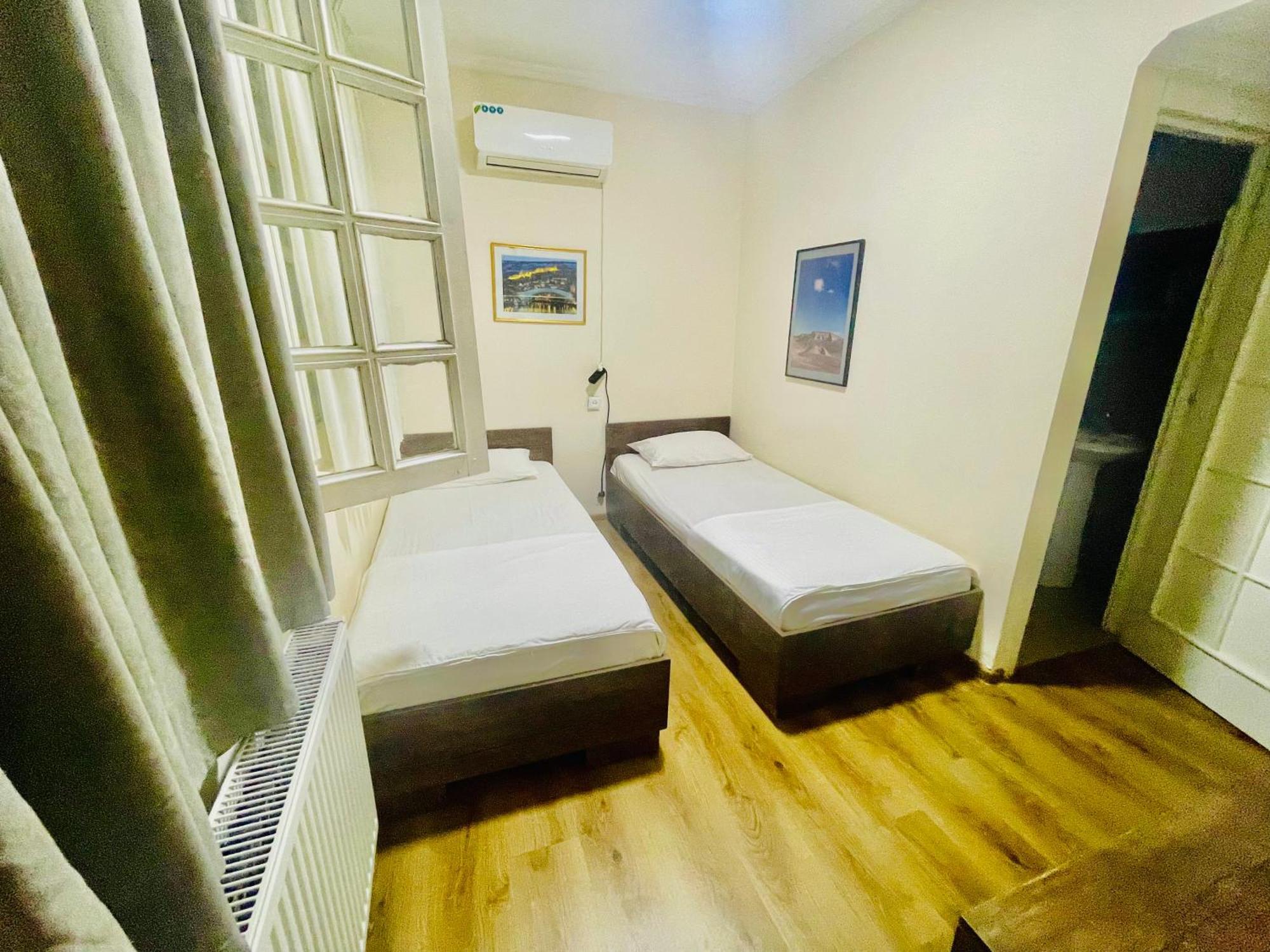 Hotel Klarastan Bon Voyage Tbilisi Exterior foto